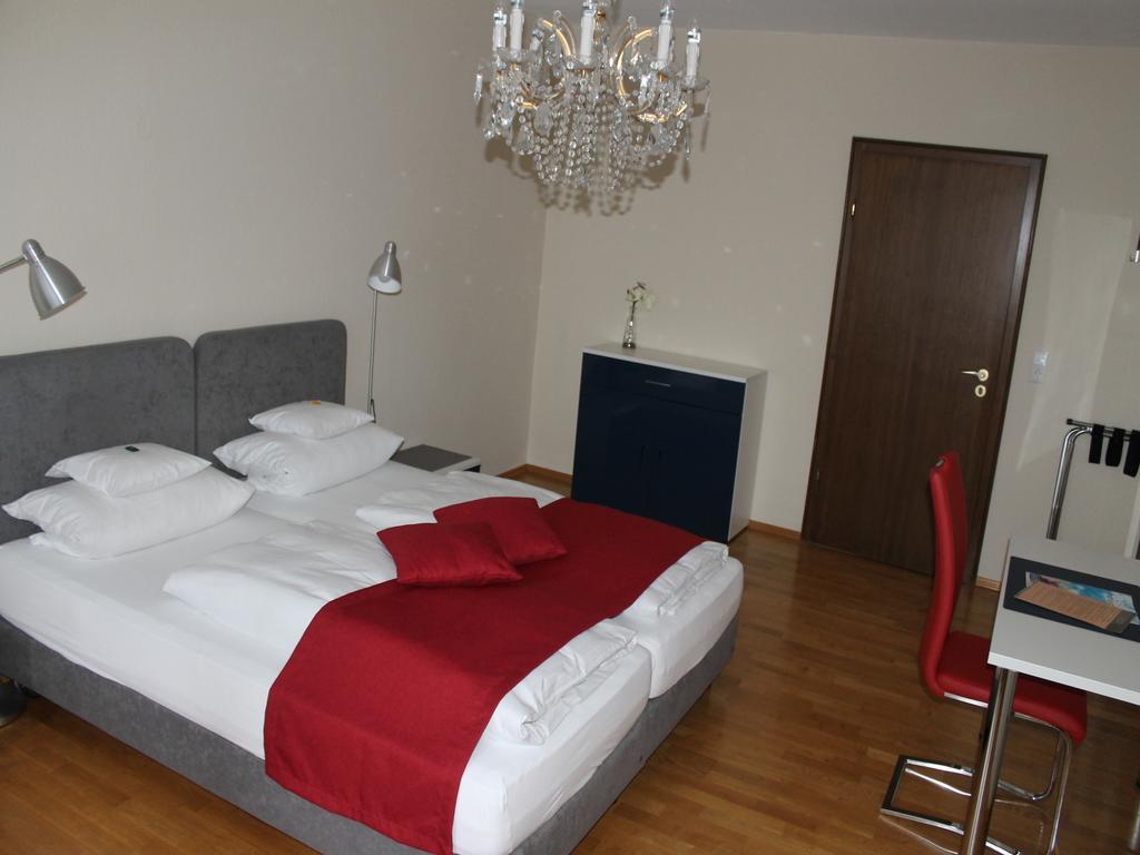 Hotel Garni Bellevue Bad Fussing Ruang foto