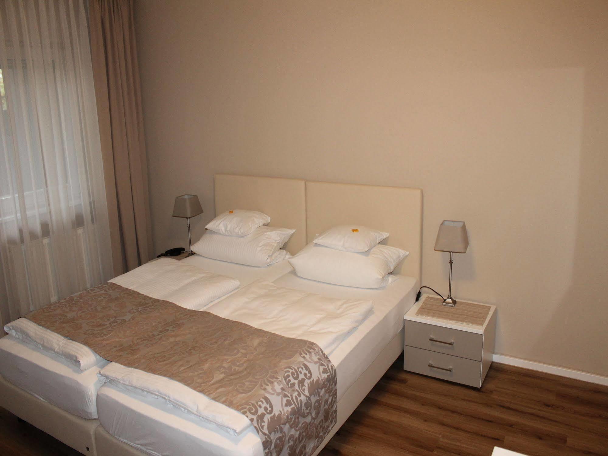 Hotel Garni Bellevue Bad Fussing Bagian luar foto