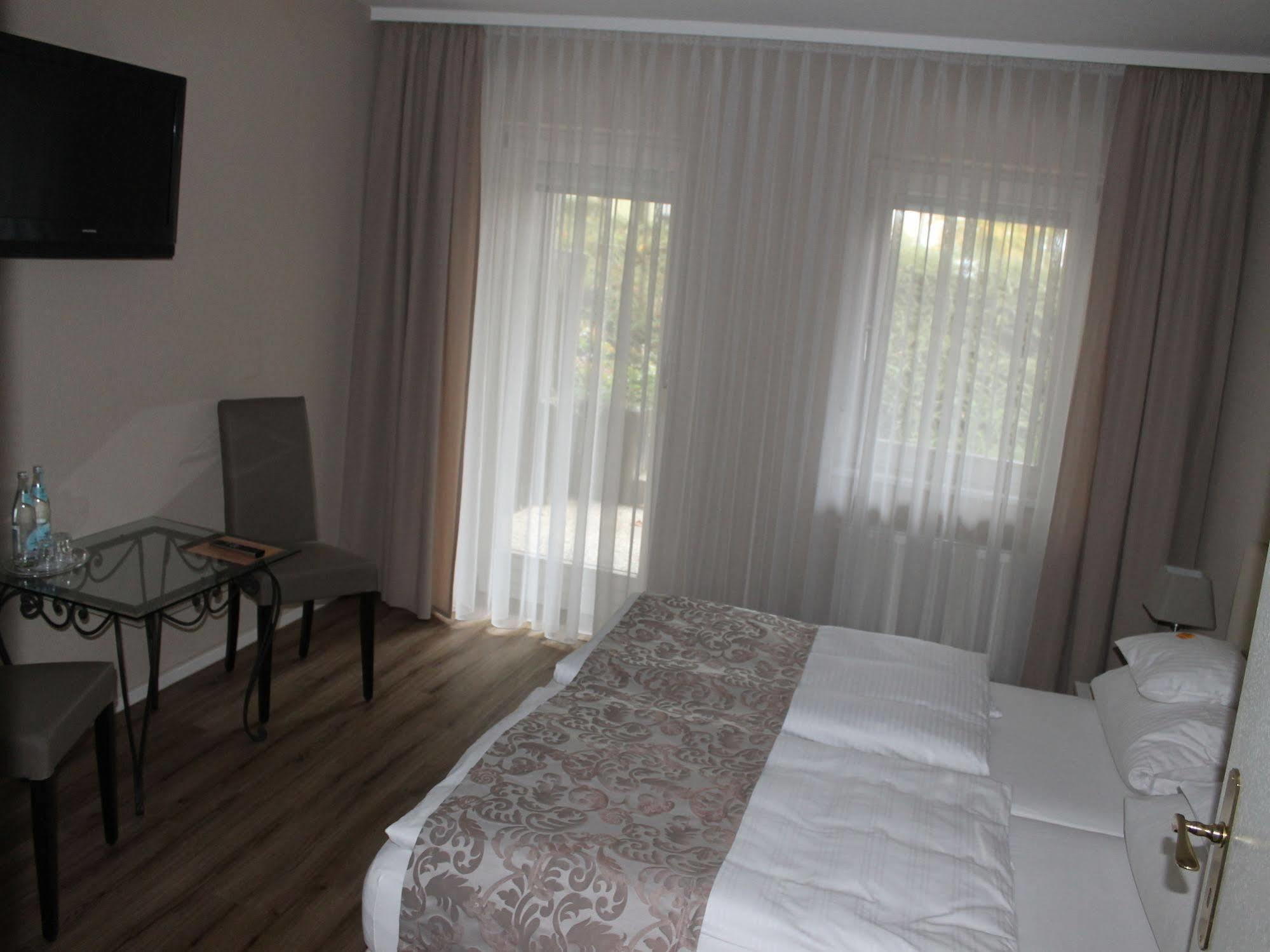 Hotel Garni Bellevue Bad Fussing Bagian luar foto