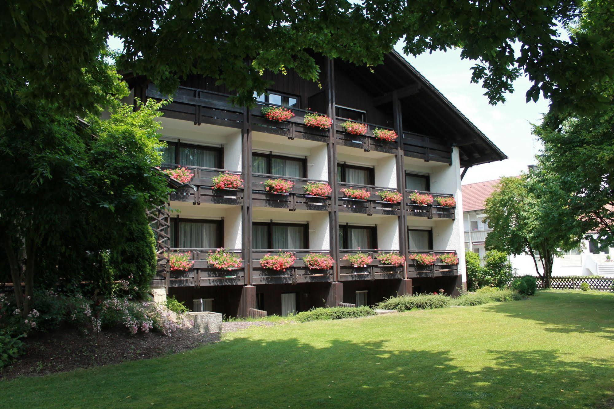 Hotel Garni Bellevue Bad Fussing Bagian luar foto
