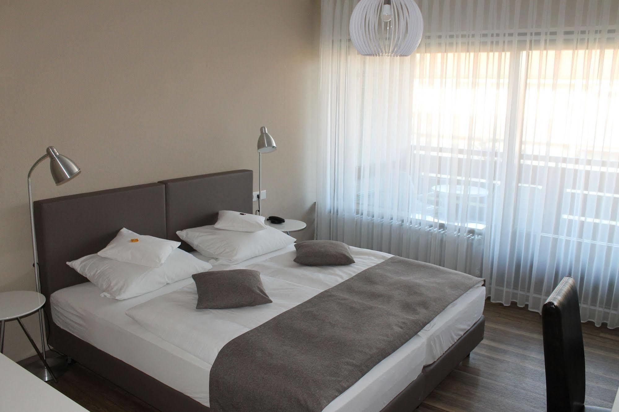 Hotel Garni Bellevue Bad Fussing Bagian luar foto