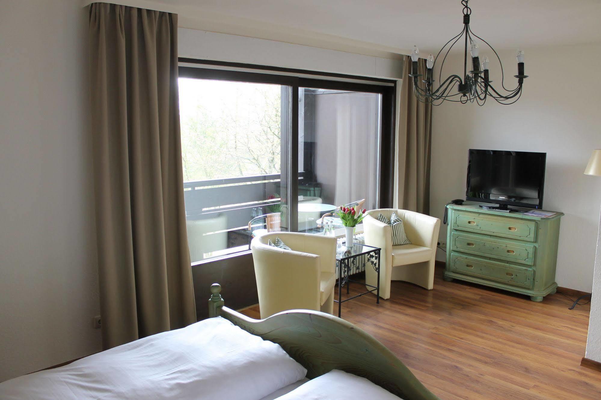 Hotel Garni Bellevue Bad Fussing Bagian luar foto